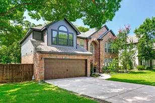 2811 Stonehurst Dr, Grapevine, TX 76051 - Photo 2