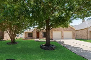 2517 Indian Hills Dr, Little Elm, TX 75068 - Photo 2