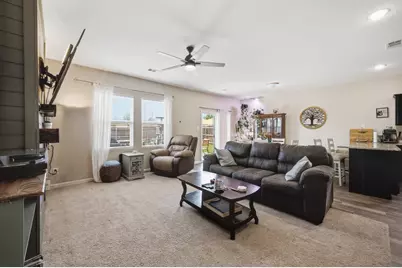 405 Willow Creek Drive, Glenn Heights, TX 75154 - Photo 6