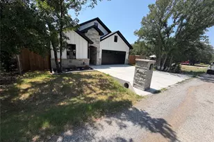 3025 Red Oak Dr, Granbury, TX 76048 - Photo 2