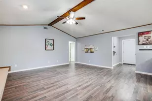 105 Waits Cir, Garland, TX 75043 - Photo 2