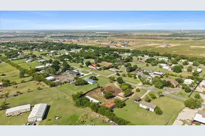 18069 Cindys Lane, Justin, TX 76247 - Photo 12