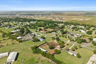 18069 Cindy's Ln, Justin, TX 76247 - Photo 12