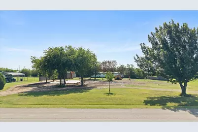 18069 Cindys Lane, Justin, TX 76247 - Photo 6