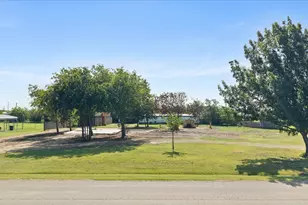 18069 Cindy's Ln, Justin, TX 76247 - Photo 6