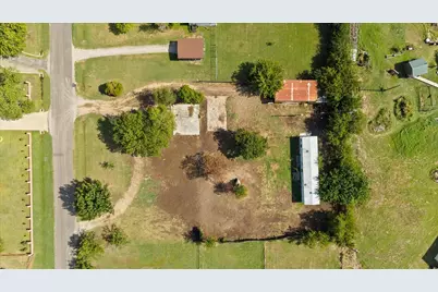 18069 Cindys Lane, Justin, TX 76247 - Photo 4