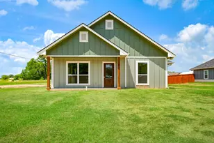 705 Daniel St, Blossom, TX 75416 - Photo 1
