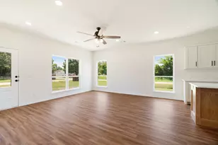 705 Daniel St, Blossom, TX 75416 - Photo 4