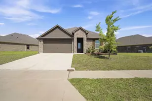 1100 Canterbury Ln, Ennis, TX 75119 - Photo 4