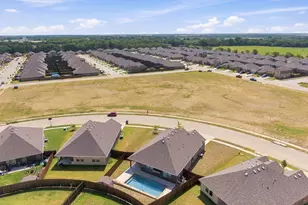 1100 Canterbury Ln, Ennis, TX 75119 - Photo 32