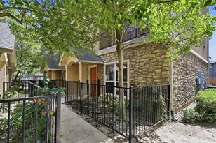 3111 Cedarplaza Ln, Dallas, TX 75235 - Photo 2