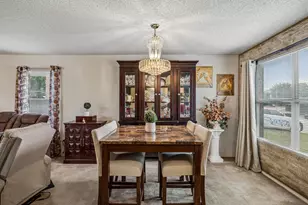 812 Eagle Dr, Saginaw, TX 76131 - Photo 2