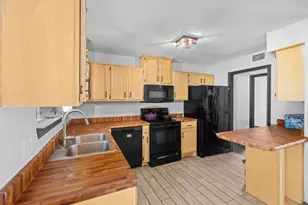 235 Hickory St, Blossom, TX 75416 - Photo 6