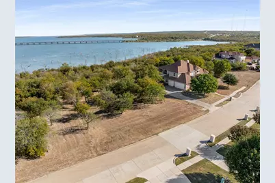 1123 Mallard Pointe Drive, Grand Prairie, TX 75104 - Photo 4