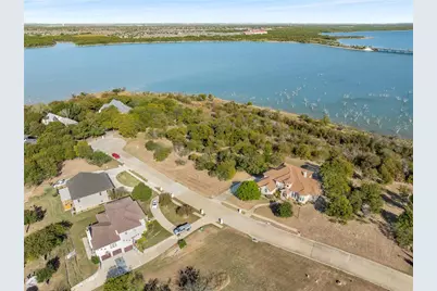 1123 Mallard Pointe Drive, Grand Prairie, TX 75104 - Photo 1