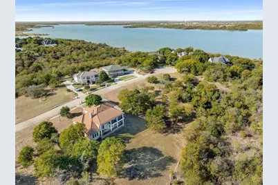1123 Mallard Pointe Drive, Grand Prairie, TX 75104 - Photo 2