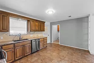 1939 E Texas St, Denison, TX 75021 - Photo 10