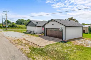 1939 E Texas St, Denison, TX 75021 - Photo 26