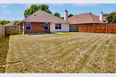 1320 Clearwater Drive, Grand Prairie, TX 75052 - Photo 34