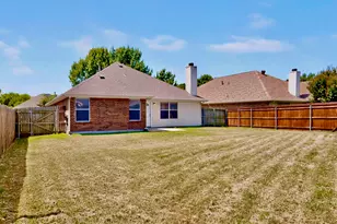 1320 Clearwater Dr, Grand Prairie, TX 75052 - Photo 34