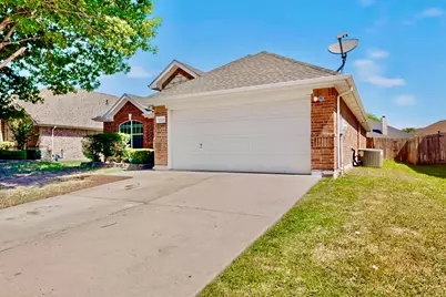 1320 Clearwater Drive, Grand Prairie, TX 75052 - Photo 2