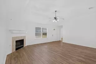 1320 Clearwater Dr, Grand Prairie, TX 75052 - Photo 8