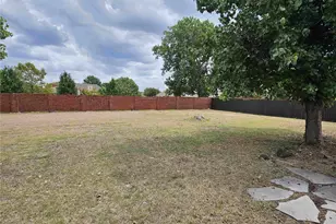 200 Burnett Dr, Lavon, TX 75166 - Photo 2