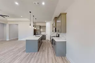 2825 S Grove St, Fort Worth, TX 76104 - Photo 8