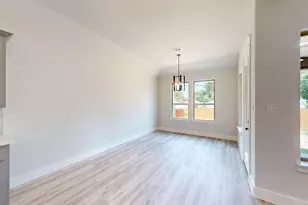2825 S Grove St, Fort Worth, TX 76104 - Photo 6