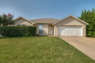 330 Mesquite Hill Dr, Arlington, TX 76002 - Photo 1