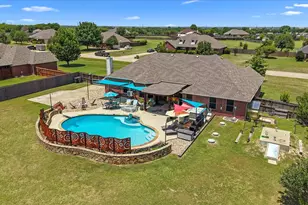 112 Springfield Ln, Red Oak, TX 75165 - Photo 2