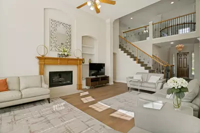 412 S Hampton Court, Lewisville, TX 75056 - Photo 2