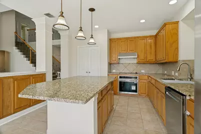 412 S Hampton Court, Lewisville, TX 75056 - Photo 8