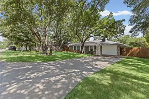 1702 Saddle Rd, Granbury, TX 76049 - Photo 14