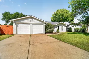 404 NW Wintercrest Rd, Burleson, TX 76028 - Photo 2