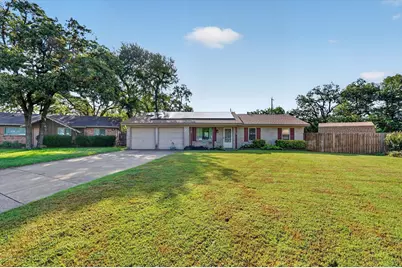184 Oakhurst Drive, Bedford, TX 76022 - Photo 2