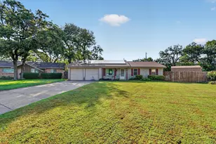 184 Oakhurst Dr, Bedford, TX 76022 - Photo 2