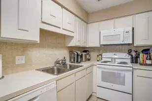 937 Roaring Springs Rd, Fort Worth, TX 76114 - Photo 16