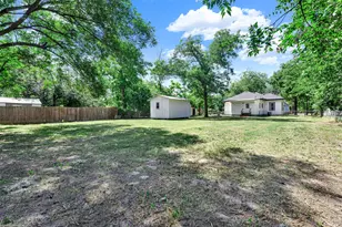 909 E High St, Terrell, TX 75160 - Photo 26