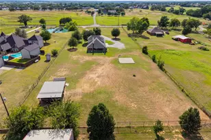 1389 Thomas Rd, Springtown, TX 76082 - Photo 32