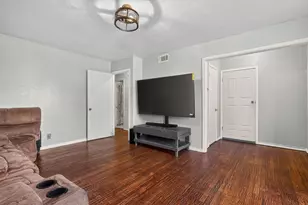 1029 S Bryan St, Mesquite, TX 75149 - Photo 8