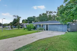 1029 S Bryan St, Mesquite, TX 75149 - Photo 2