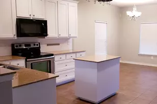3426 W 4th St, Fort Worth, TX 76107 - Photo 4
