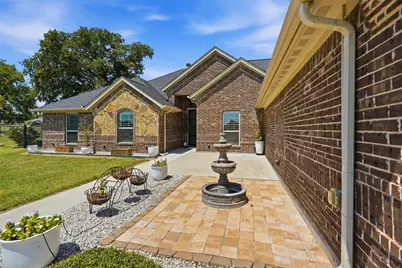 205 Lavender Court, Springtown, TX 76082 - Photo 4