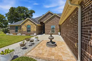205 Lavender Ct, Springtown, TX 76082 - Photo 4