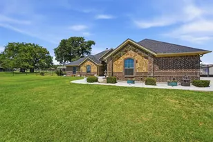 205 Lavender Ct, Springtown, TX 76082 - Photo 10