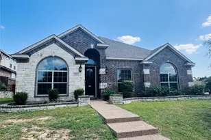 702 Carolyn T Hunt Dr, Cedar Hill, TX 75104 - Photo 2