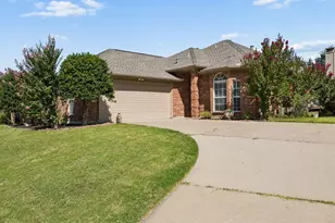 1833 Melton Dr, Carrollton, TX 75010 - Photo 2