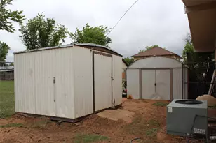 810 W Eden St, Munday, TX 76371 - Photo 24