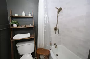 810 W Eden St, Munday, TX 76371 - Photo 12